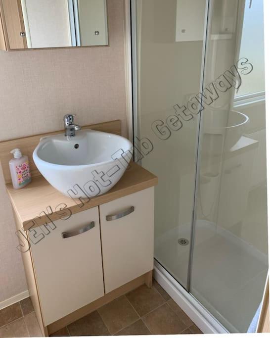 Jems Hot-Tub Getaways 8 Berth At Tattershall Lakes Buitenkant foto